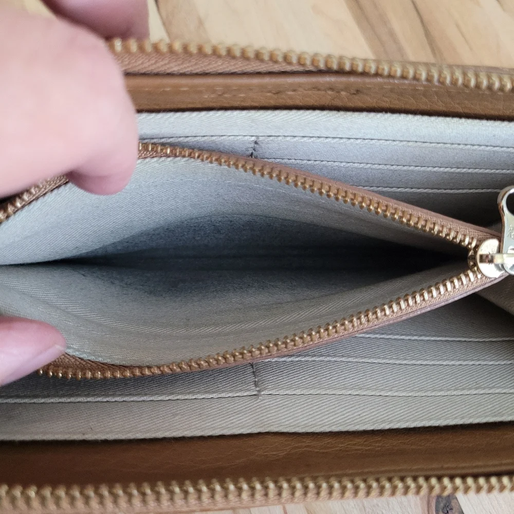 Zip-around Tan Leather Wallet With Gold Tone Zipper And Bow, See by Chloe - Picture 8 of 10